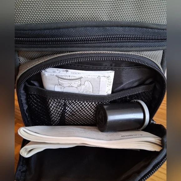 EUC Canon EOS Rebel Gii Film Camera Photography & Padded Outdoor Travel Bag